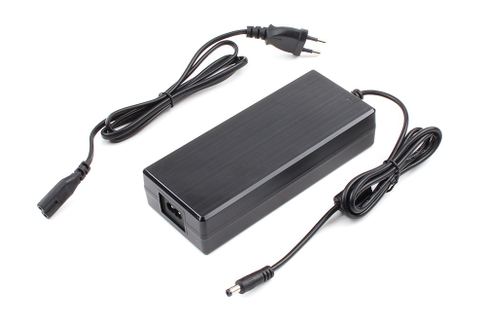e-drive oplader voor qwic dc aansluiting