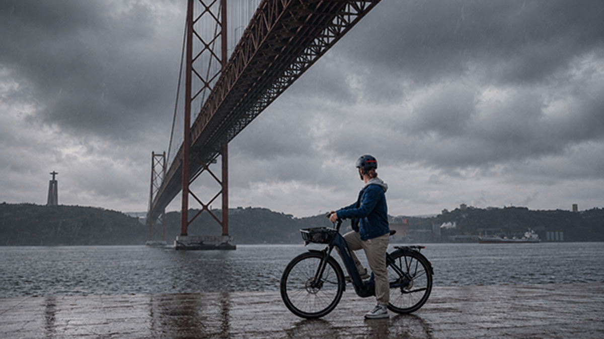 Elektrische fiets in de regen: wat kan wel en wat beter niet?